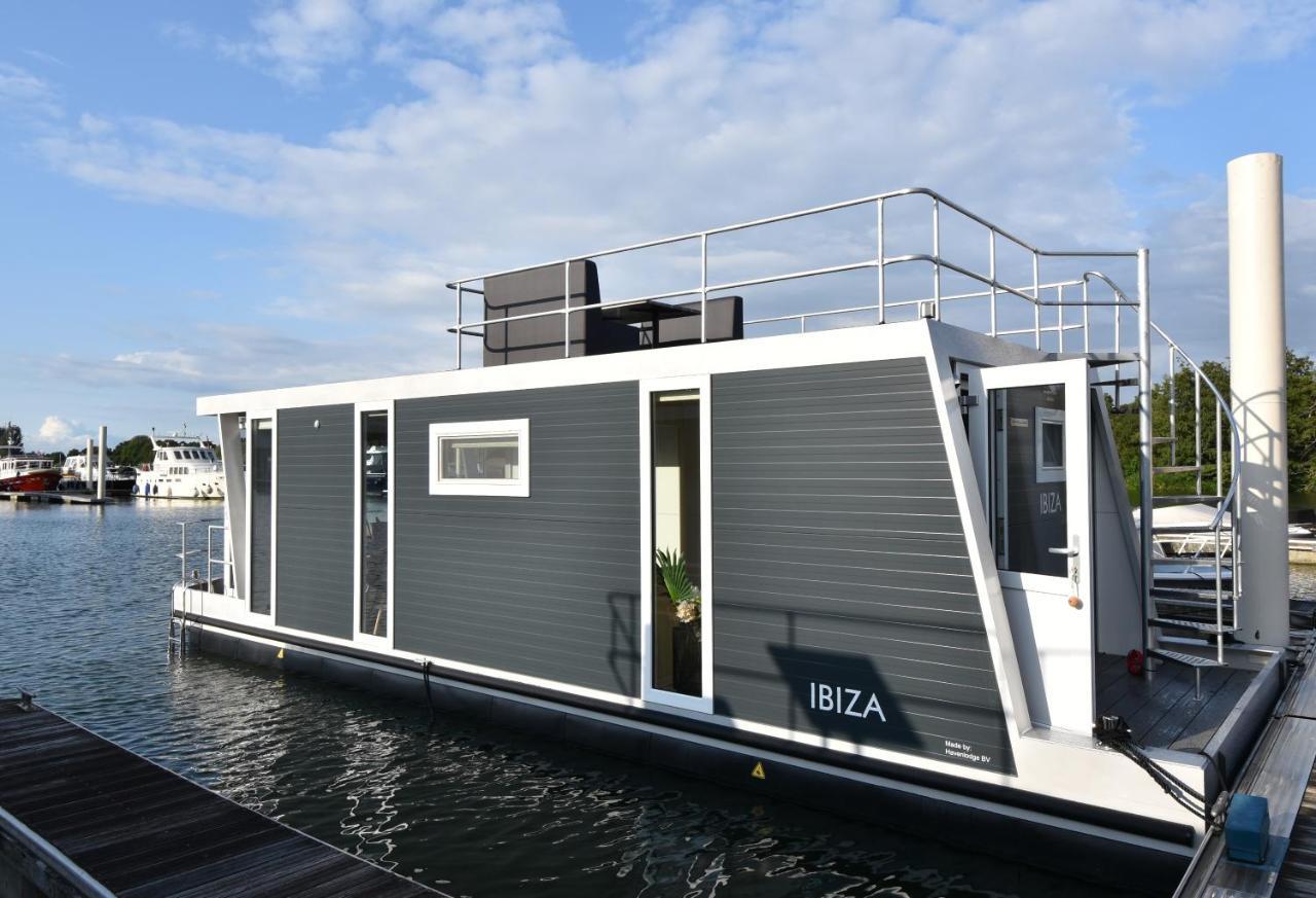 Вилла Tiny Floating House Ibiza Маастрихт Экстерьер фото