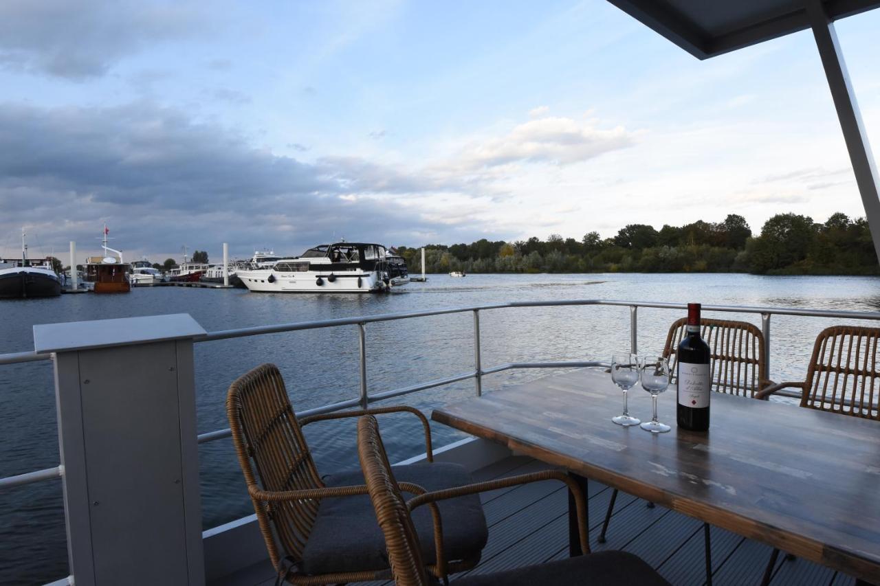 Вилла Tiny Floating House Ibiza Маастрихт Экстерьер фото